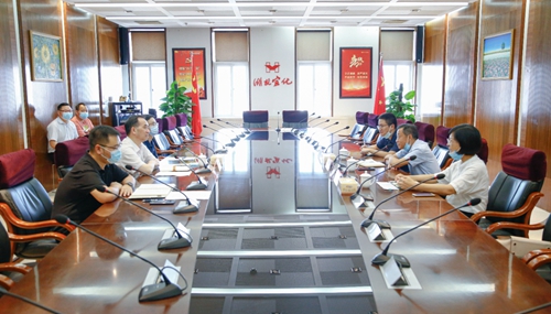 宜昌市總工會黨組書記、常務(wù)副主席皮祖武一行到宜化集團調(diào)研(圖1)