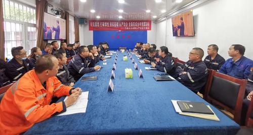 向抗疫英雄致敬！宜化集團(tuán)組織收看全國抗擊新冠肺炎疫情表彰大會(huì)(圖10)