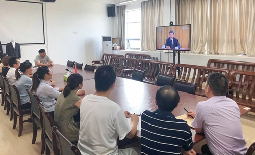向抗疫英雄致敬！宜化集團(tuán)組織收看全國抗擊新冠肺炎疫情表彰大會(huì)(圖13)