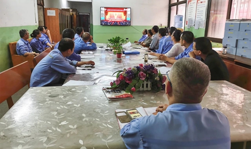 向抗疫英雄致敬！宜化集團(tuán)組織收看全國抗擊新冠肺炎疫情表彰大會(huì)(圖12)