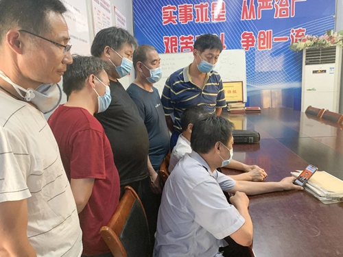 向抗疫英雄致敬！宜化集團(tuán)組織收看全國抗擊新冠肺炎疫情表彰大會(huì)(圖14)