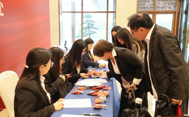 肩負重托共謀發(fā)展！集團七屆二次職代會代表報到并參觀田家河新項目(圖1)
