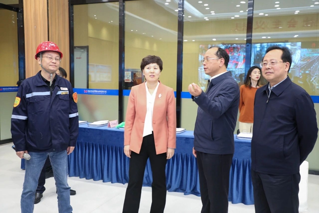 烏海市委副書記、市長崔景英一行到宜化集團調(diào)研(圖1)