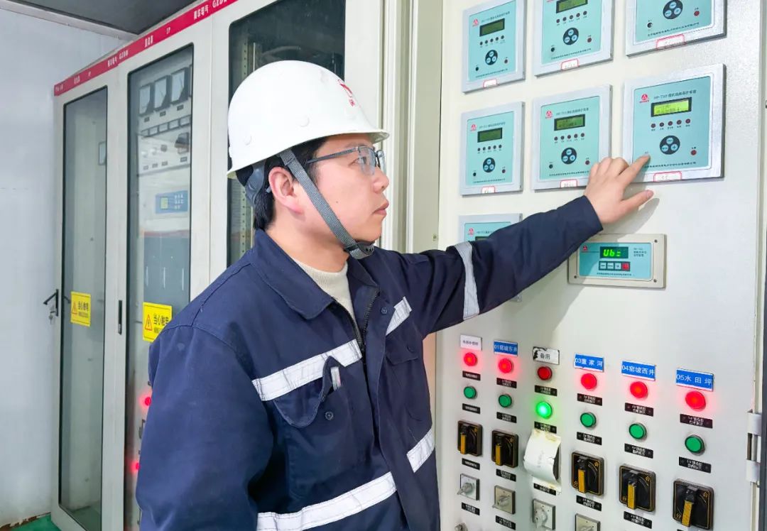 宜化礦業(yè)郭倉(cāng)?。簼M腔熱愛(ài)向機(jī)電，一片初心為礦山(圖3)