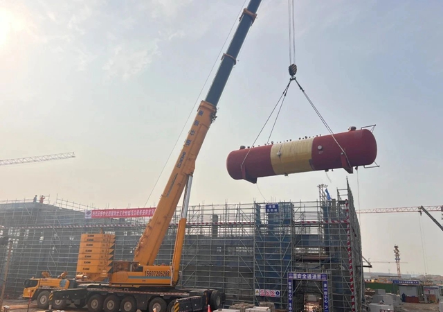 首臺(tái)大型設(shè)備“落戶”，氯堿新能源項(xiàng)目吹響工程設(shè)備安裝新號(hào)角！