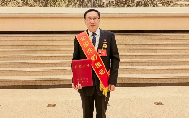祝賀！新疆宜化礦業(yè)龐建將榮獲全國(guó)勞動(dòng)模范