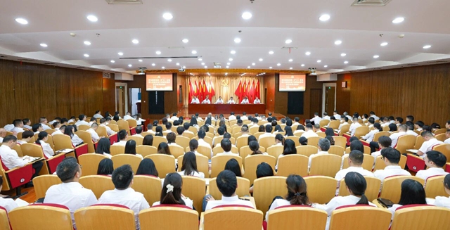 宜化集團召開黨委（擴大）會議暨深入貫徹中央八項規(guī)定精神學習教育總結會