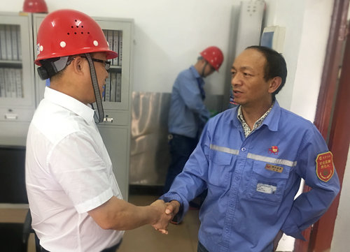 王大真到宜都園區(qū)、股份公司看望慰問基層黨員