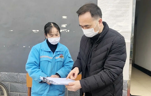 周金平先后到楚星公司、松滋肥業(yè)、實(shí)訓(xùn)基地和股份公司檢查疫情防控工作