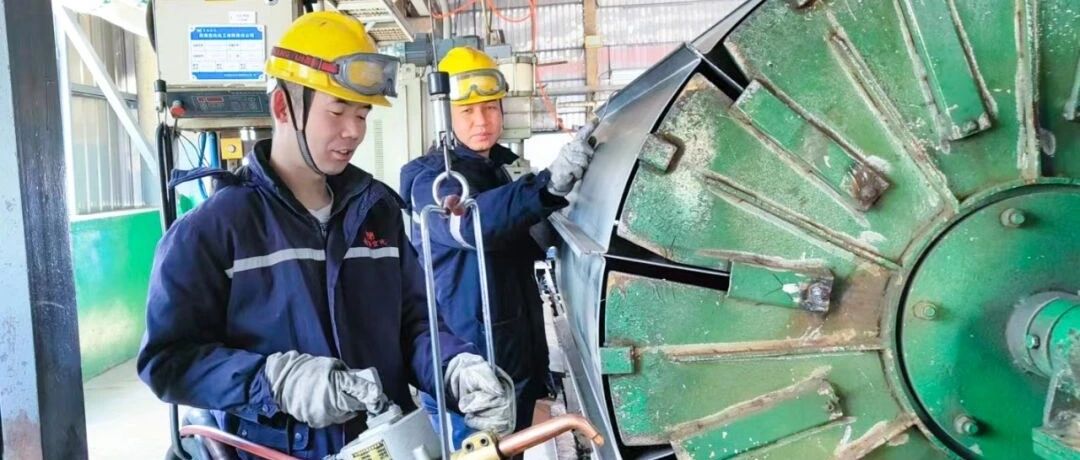 青海宜化電石分廠電極殼班：加強(qiáng)標(biāo)準(zhǔn)化建設(shè)，保障電石爐長周期穩(wěn)定運(yùn)行